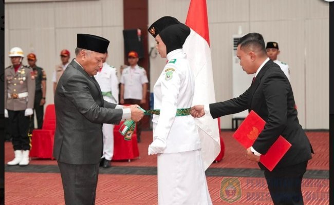 Wakil Gubernur Sarbin Kukuhkan 32 Paskibraka Maluku Utara 2026 Wakil Gubernur Sarbin Kukuhkan 32 Paskibraka Maluku Utara 2026
